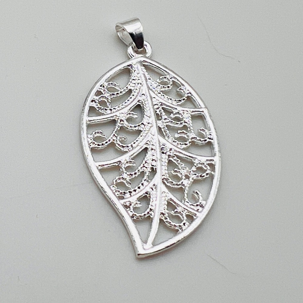 Filigree Leaf Pendant Textured Openwork Nature Silver Tone Botanical Necklace